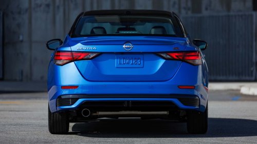 Nissan, Nissan Sentra, Nissan Sentra Baru Memulai Debut Perdana