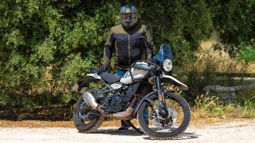 Royal Enfield lanza la edición especial Mana Black de la Himalayan