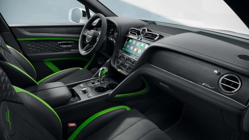 ‘My Mercedes Supposedly Has That': Traffic Light Expert Says Bentleys Can Predict When Lights Change Green. It Works—But How