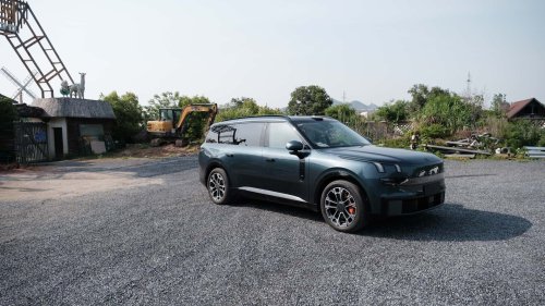 Lynk &amp; Co 900 Hybrid Mewah Bertenaga 845 HP yang Nyaman