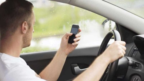 Une suspension de permis pour usage du téléphone au volant ?