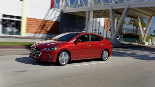 Hyundai, Mom Gets Oil Change For Teen’s 2017 Hyundai Elantra. Then It Burns Through the Oil In Less Than 2 Months