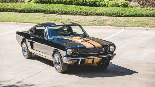 Ford, 'No Apple CarPlay:' Man’s Ford Doesn't Have Cupholders, a Radio, or a Backseat. Why Won’t He Sell It?