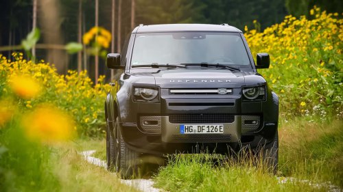 Land Rover Defender P300e im Test: Sanftmütiger Offroad-Gigant