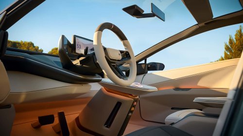 Toyota, Selon Toyota, il est "Impossible de se passer de voitures à essence"