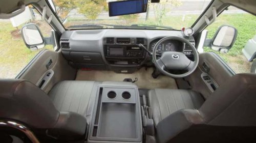 Las autocaravanas de ocasión en Japón molan: mira esta Mazda Bongo Camper