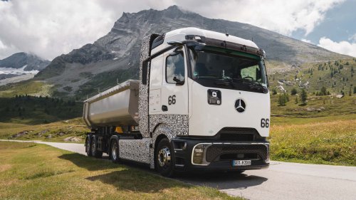 Mercedes GenH2, le camion à hydrogène réussit ses tests estivaux dans les Alpes
