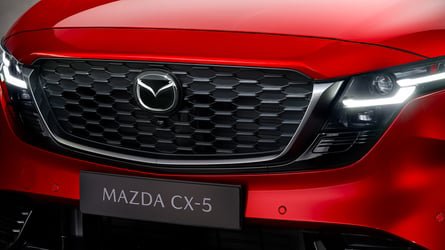 Mazda | "El foco sigue en la conducción": Mazda defiende su gran pantalla