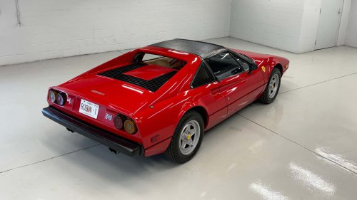 Cette Ferrari 308 GTS de Magnum est mise aux enchères