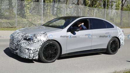 Die Elektro-C-Klasse von Mercedes verliert an Tarnung