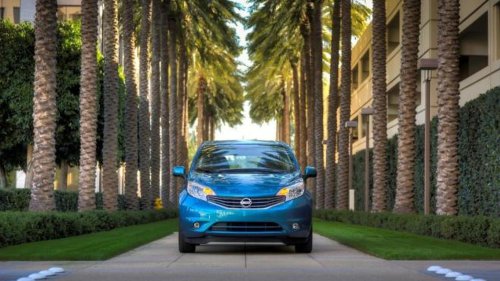 Nissan, 'You Could Be Fined $500:' Nissan Driver Films Man Getting Beat Up at Light. Then She Gets Call 8 Months Later