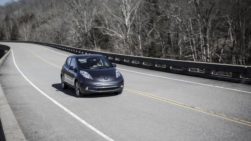 Woman’s Townhouse Isn’t In Front of Her Parking Lot. So She Uses This Trick to Charge Her 2013 Nissan Leaf From Her Bedroom