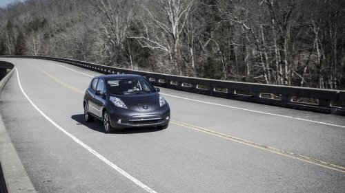 Nissan, Nissan Leaf, Woman’s Townhouse Isn’t In Front of Her Parking Lot. So She Uses This Trick to Charge Her 2013 Nissan Leaf From Her Bedroom