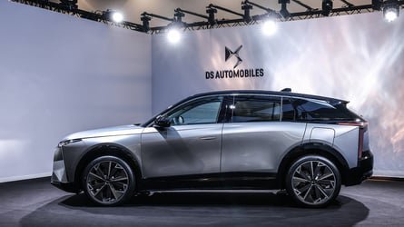 Los coches se vuelven más planos: el nuevo minimalismo 3D