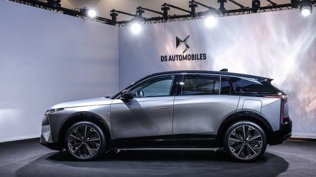 Los coches se vuelven más planos: el nuevo minimalismo 3D