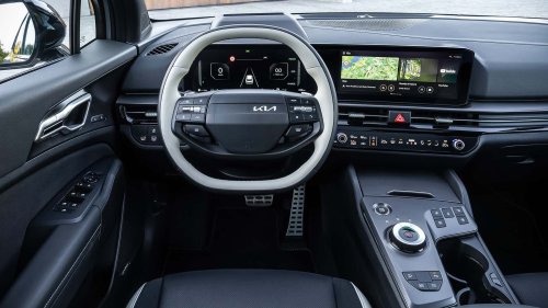 Kia, Kia Sportage, Toyota, Toyota Corolla, Toyota Corolla Cross, Kia Sportage vs Toyota Corolla Cross, comparaison entre SUV hybrides