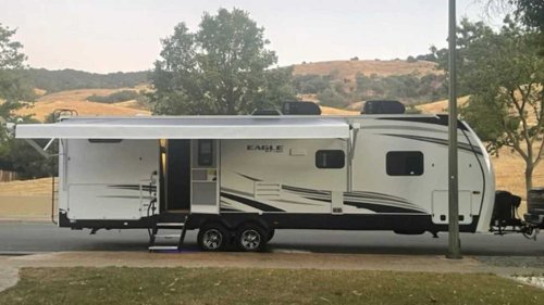 ‘And Then I See This:’ Customer’s Battery Light Comes On. The Tech Is Shocked By What He Finds Under the Hood