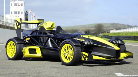 ¡Impresionante este biplaza descapotable de 532 CV!
