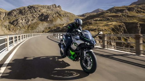 Las motos híbridas Ninja y Z de Kawasaki van a recibir mejoras importantes