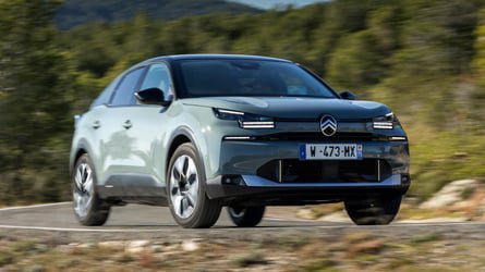 El SEAT León, en problemas por el precio del Citroën C4 Hybrid