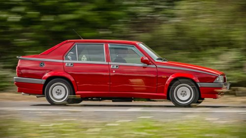 Alfa Romeo, Alfa Romeo 75 (1987): la berlina con una disposición mecánica especial