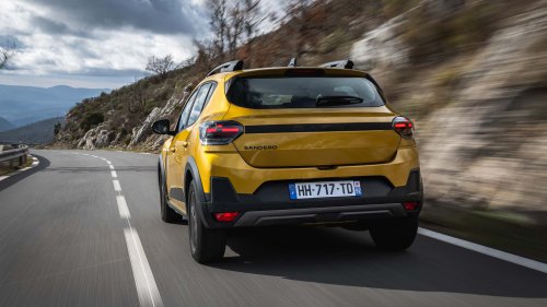 El Dacia Sandero y Toyota continuaron líderes de ventas en marzo