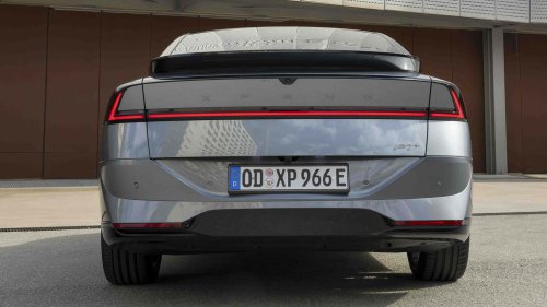 Al volante del Xpeng P7+ 2026, una berlina eléctrica oriental de representación