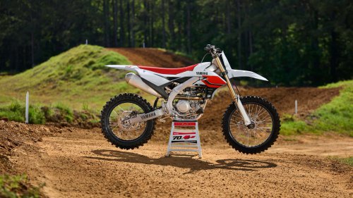 Motor Motocross Edisi Ulang Tahun ke-70 Yamaha Tampil Garang