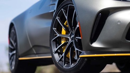 Aston Martin, Review Aston Martin Vantage Roadster: Rasa Berkendara ala Coupe