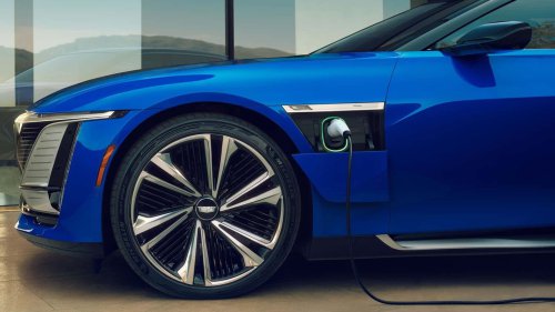 ‘That’s Wild Bro:’ Mechanic Removes Tire After Another Guy ‘Does It Cheaper'. Then He Notices Something That Could Save a Life