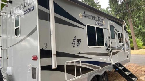 ‘And Then I See This:’ Customer’s Battery Light Comes On. The Tech Is Shocked By What He Finds Under the Hood