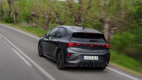 Al volante del esperado CUPRA Born  VZ 2026: con 326 CV y batería de 79 kWh