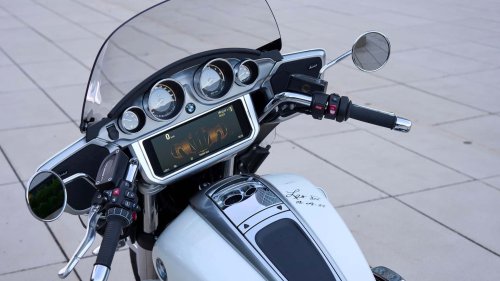 BMW R 18 Transcontinental: Papst-Motorrad erzielt hohe Summe