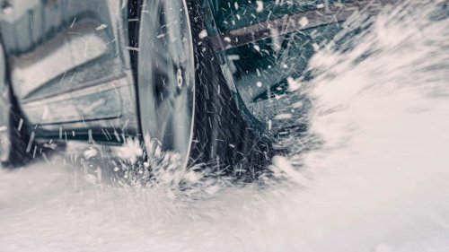 Incroyable : cette Bentley a atteint 193 km/h sur la glace