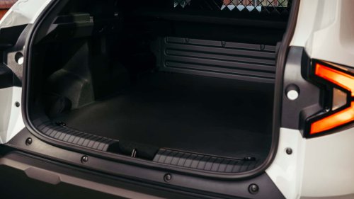 Truk Dacia Ini Memiliki Tempat Tidur Kecil yang Lucu