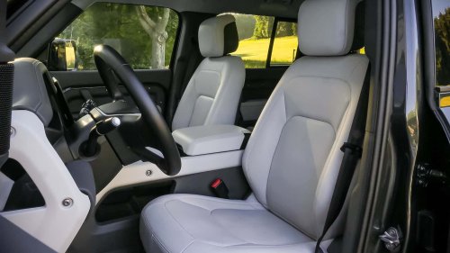 Land Rover Defender P300e im Test: Sanftmütiger Offroad-Gigant