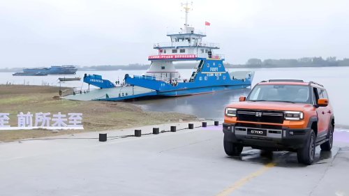 Luxus-SUV von Chery durchquert Chinas größten Fluss