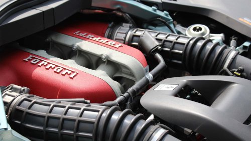 Ferrari préparerait une version plus performante de son purosangue