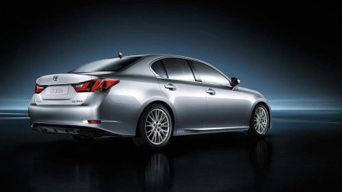 Driver Doesn’t Do Suspension Refresh Before Taking Lexus GS 300 Out of Storage. He Instantly Regrets It