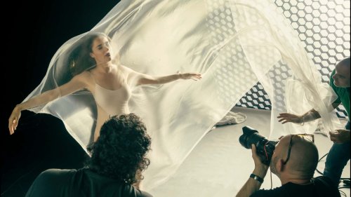 Le Calendrier Pirelli 2026 célèbre l'union entre l'homme et la nature