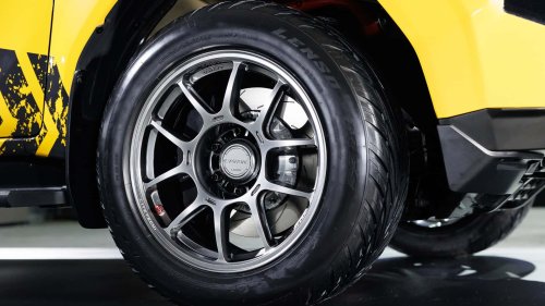 Toyota, Toyota Hilux, Neuer Toyota Hilux: Basismodell mit Schaltgetriebe