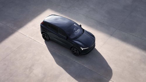 La Volvo EX30 se pare entièrement de noir avec l'édition Black Edition