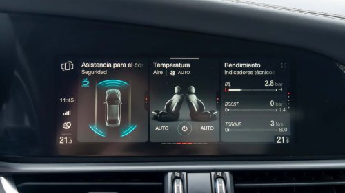 Al volante del Alfa Romeo Giulia QV 2026, una berlina deportiva de libro