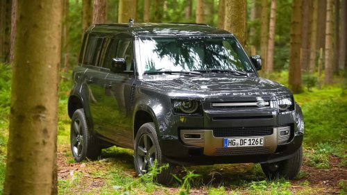 Land Rover Defender P300e im Test: Sanftmütiger Offroad-Gigant