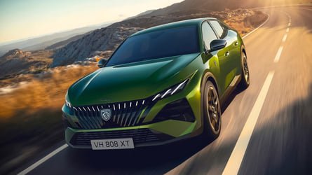 Peugeot, Dacia, El Peugeot 408, en oferta, mira de reojo al Dacia Striker