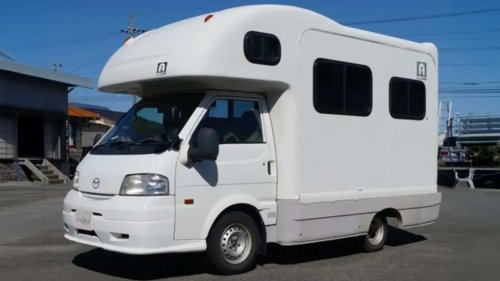 Las autocaravanas de ocasión en Japón molan: mira esta Mazda Bongo Camper