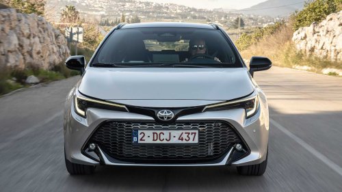 Sólo 4,5 l/100 km y 598 litros de maletero: el mejor Toyota para familias