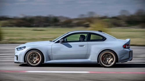 BMW, BMW M2, Verrückter BMW M2 mit über 1.000 PS driftet in einer Autofabrik