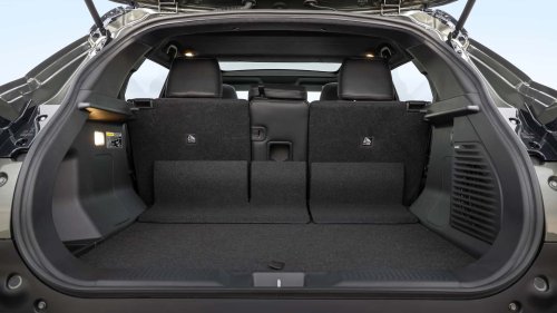 Suzuki e-Vitara vs. Hyundai KONA, comparativa de SUV orientales