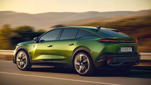 El Peugeot 408, en oferta, mira de reojo al Dacia Striker